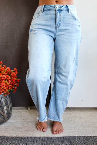 Belly Barrel Leg Jean • Light Wash