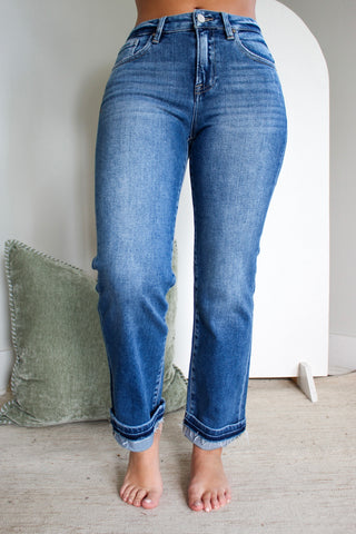 Axel Shadow Hem Straight • Medium Wash