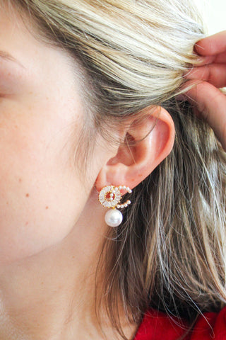 Class & Charm Pearl Earrings • Gold