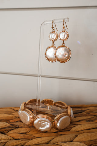 Effortlessly Elegant Pearl Earrings • Gold