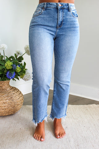 Maisy Frayed Hem Straight • Light Wash
