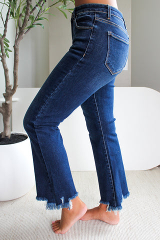 Kim Frayed Hem Straight • Dark Wash