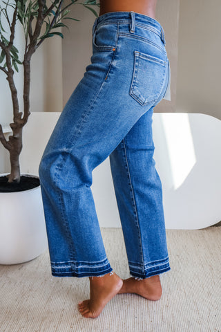 Inez Shadow Hem Straight • Medium Wash
