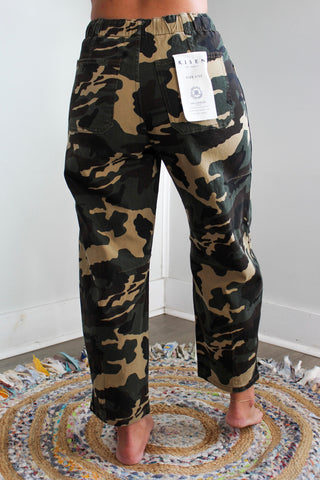 Finley Camo Print Barrel Leg