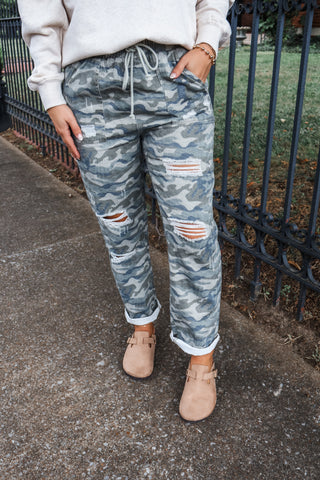 Hide & Seek Distressed Jogger • Camo