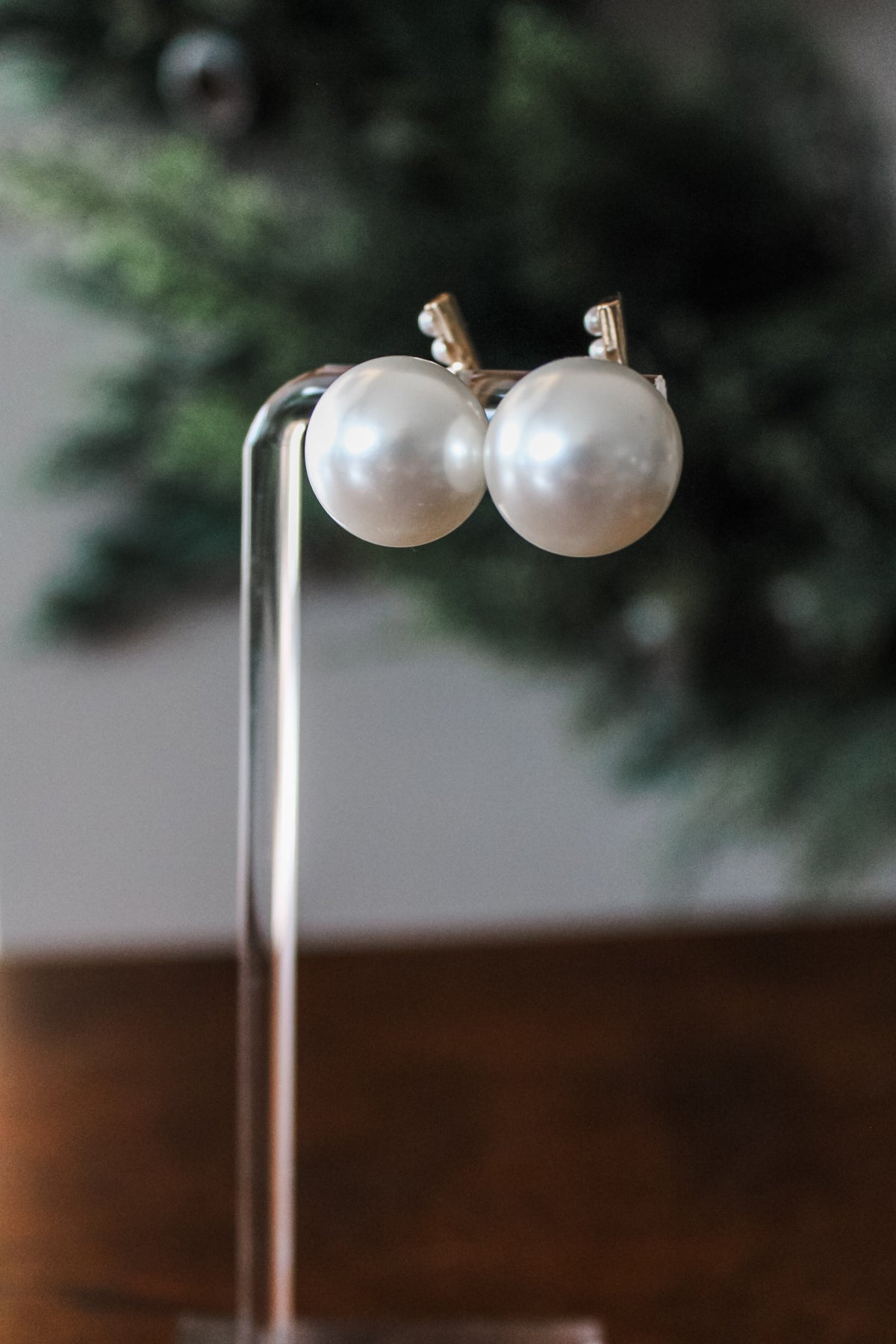 Embracing Beauty Reversible Pearl Earrings • Gold