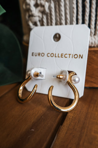 Everyday Elegance Earrings • Pearl