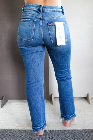 Beth Shadow Hem Straight • Dark Wash