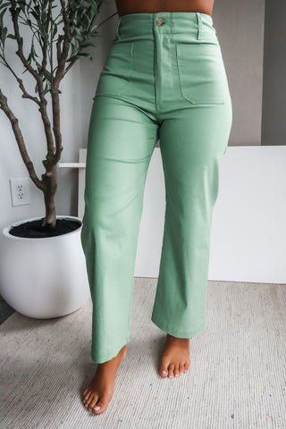 Sutton patch pocket pant • grass green