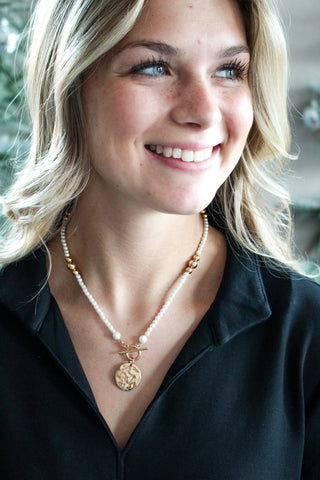 Polished In Pearls Toggle Necklace • Gold
