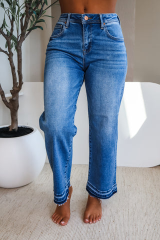 Inez Shadow Hem Straight • Medium Wash