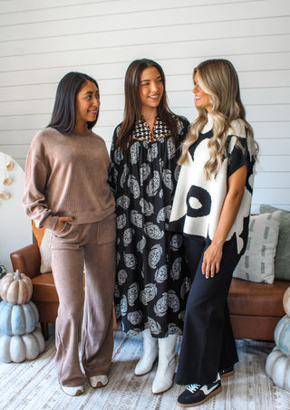 A Mod Moment • Black/Ivory