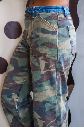 Sydney Contrast Waist Barrel Leg • Camo Combo