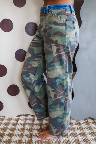 Sydney Contrast Waist Barrel Leg • Camo Combo