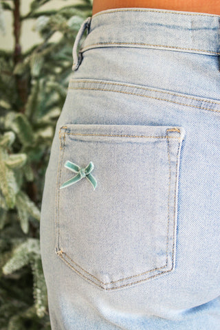 Evette Bow Detail Barrel Jean • Light Wash