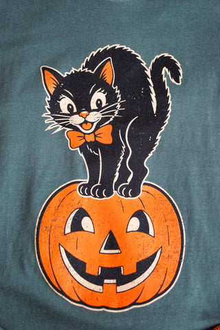 Halloween Hisses Graphic Tee • Emerald