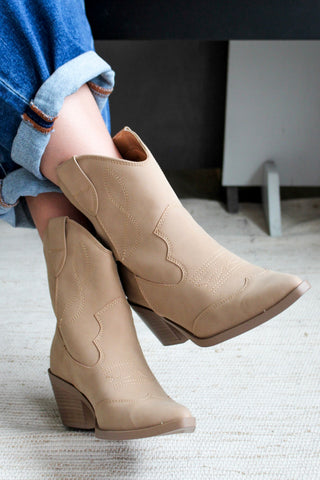 Dallas Western Ankle Boot • Tan