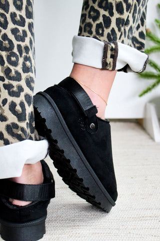 Warmth & Wonder Cozy Clog • Black