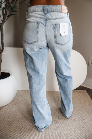 Summer Mid Rise Boyfriend Jean • Light Wash