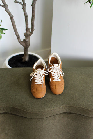 Callum Cutout Sneaker • Tan