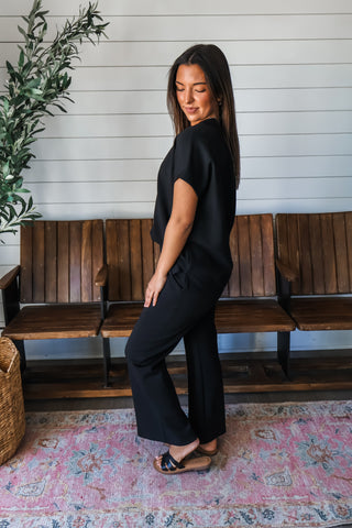 Elevated Essential V-neck • Black